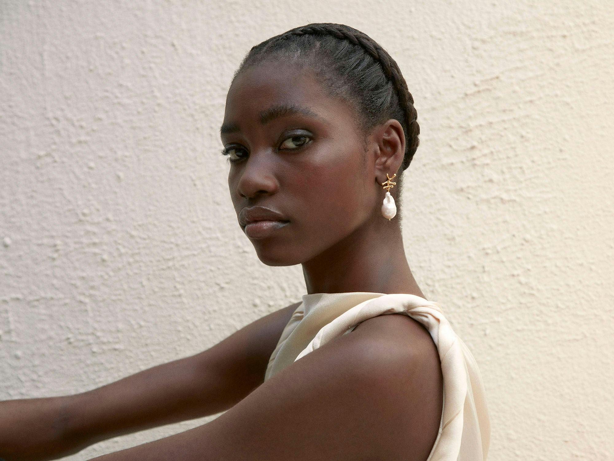 SHYLA NURIA PEARL EARRING