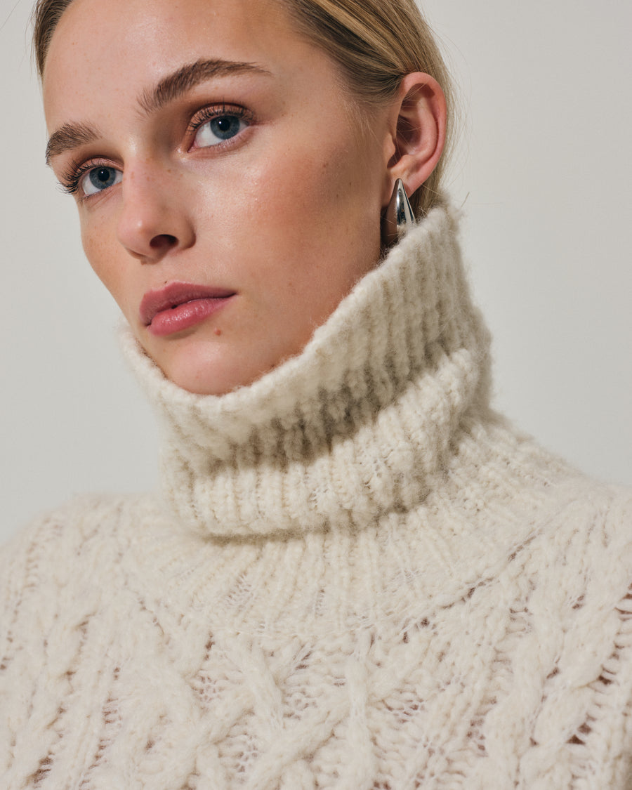 SCAGLIONE DNW157 ARAN STITCH PONCHO