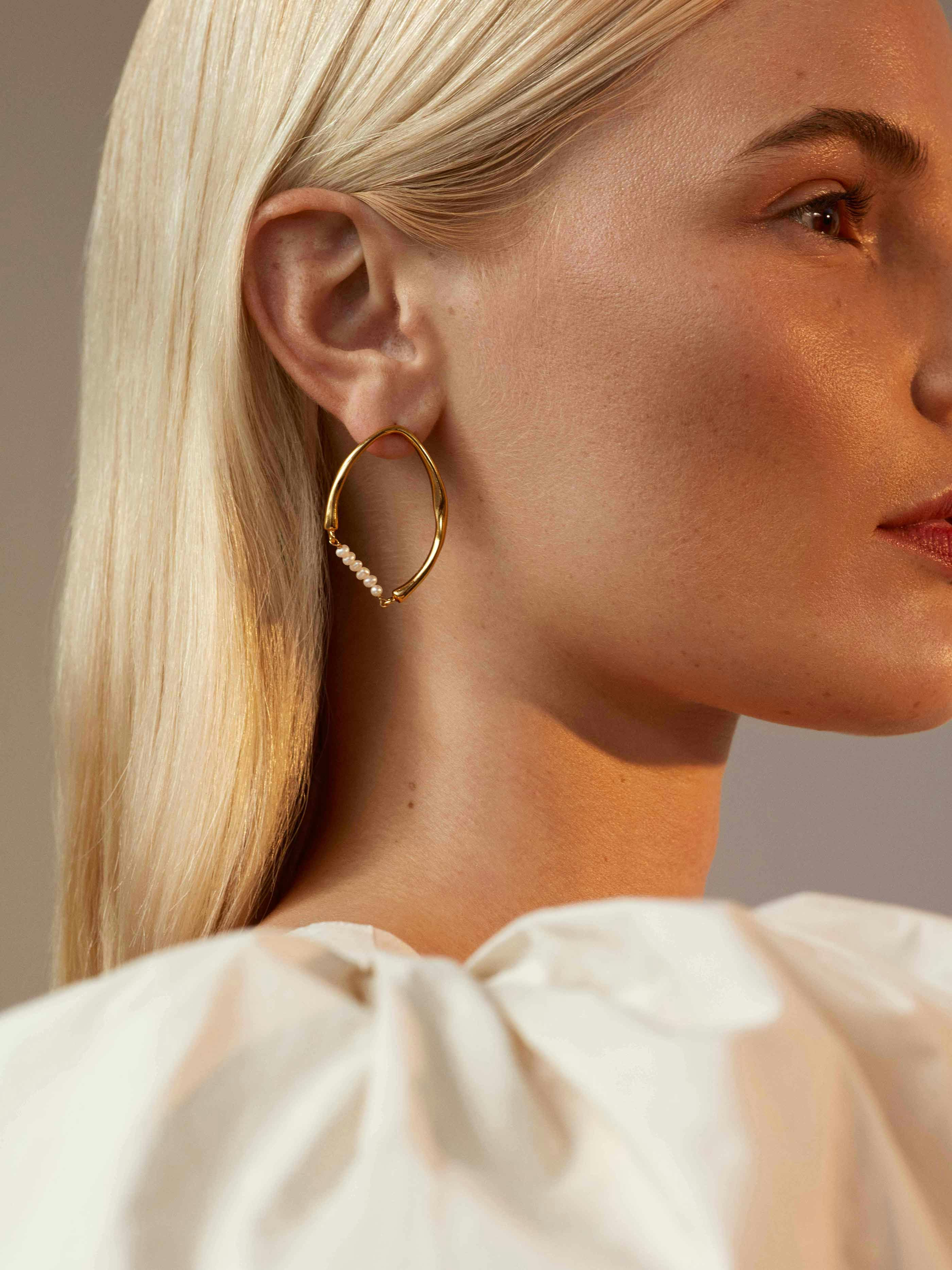 SHYLA THIVA PEARL EARRINGS