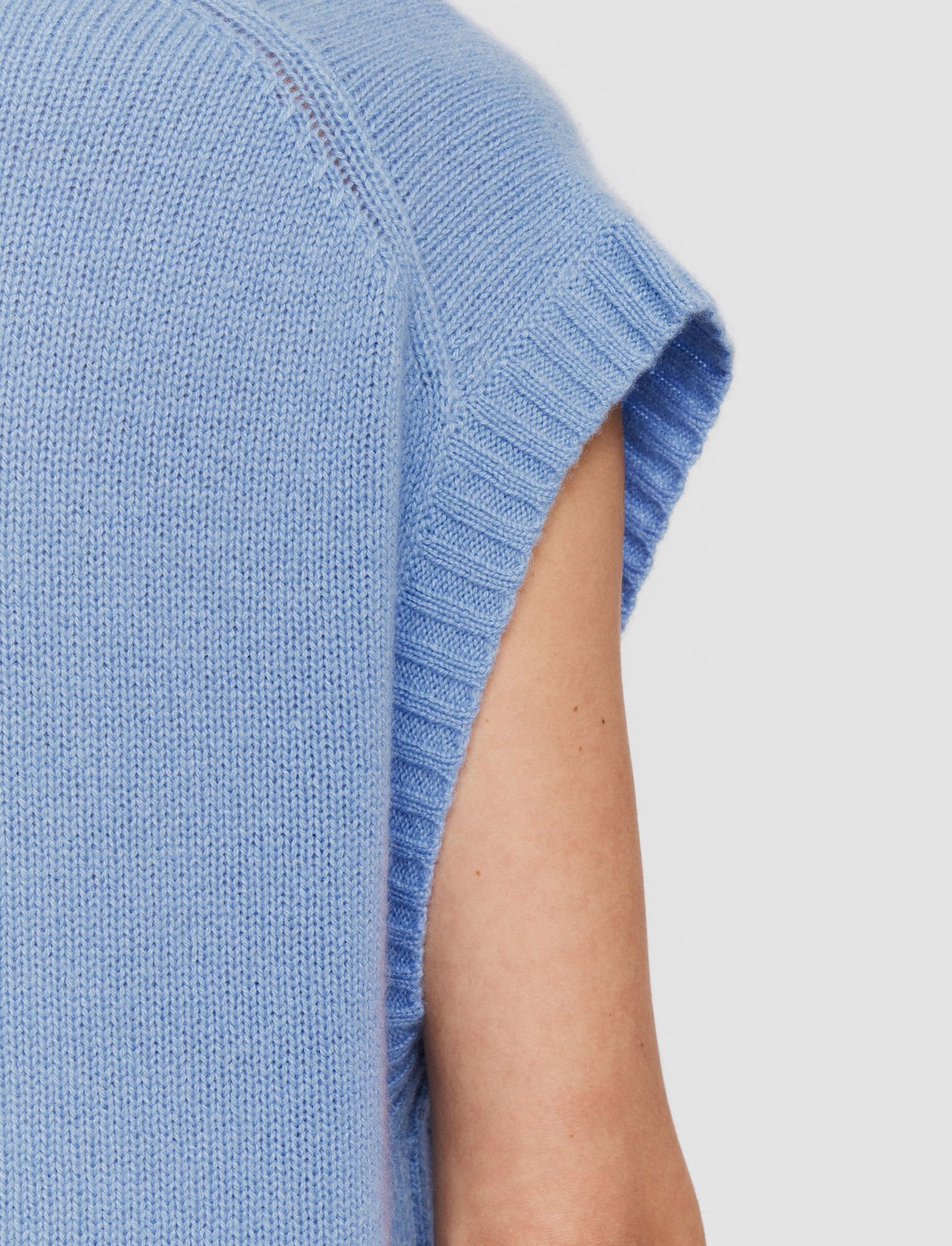 JOSEPH VEST OPEN CASHMERE TOP