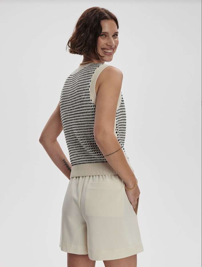 VARLEY S252518 MARIYA EASY PLEAT SHORT 4.5